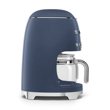 Charger l&#39;image dans la galerie, Cafetière style rétro SMEG DCF02NBUS années 50 en bleu marine - Boîte ouverte certifiée
