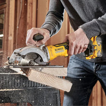 Load image into Gallery viewer, DEWALT 20V MAX ATOMIC Lithium-Ion Cordless Brushless 4-1/2-inch Compact Circular Saw Kit with 5Ah Battery - Refurbished with Dewalt Warranty - DCS571P1
