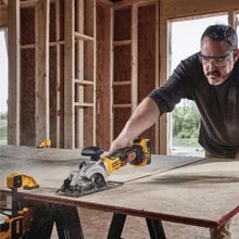 Load image into Gallery viewer, DEWALT 20V MAX ATOMIC Lithium-Ion Cordless Brushless 4-1/2-inch Compact Circular Saw Kit with 5Ah Battery - Refurbished with Dewalt Warranty - DCS571P1
