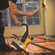 Charger l&#39;image dans la galerie, DEWALT 15.5GA Pneumatic Hardwood Flooring Stapler - Refurbished with Dewalt Warranty
